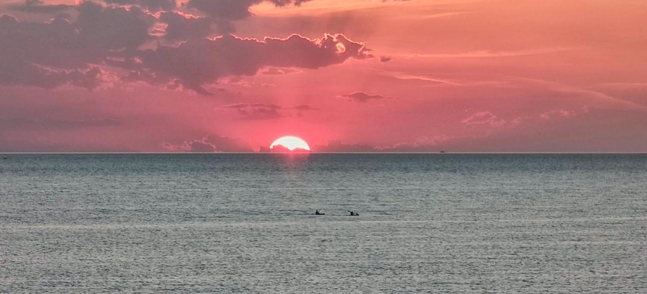 Sunset Bay Panzió Torre Suda Kültér fotó