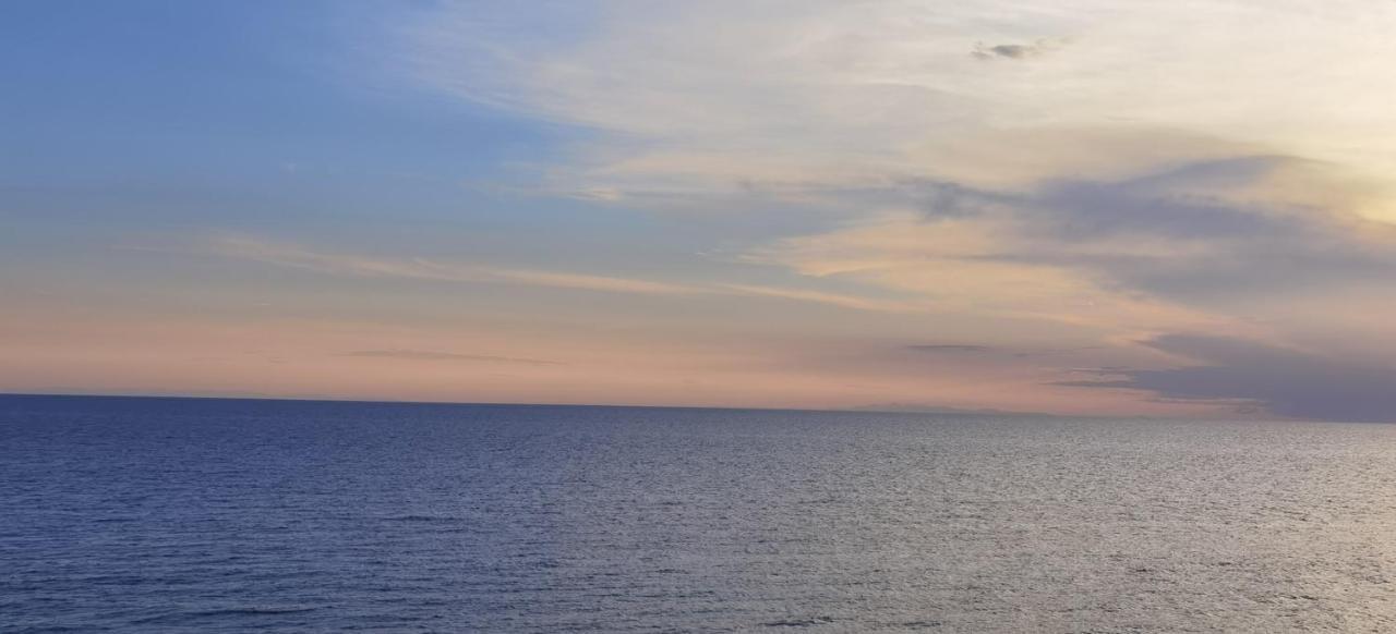Sunset Bay Panzió Torre Suda Kültér fotó