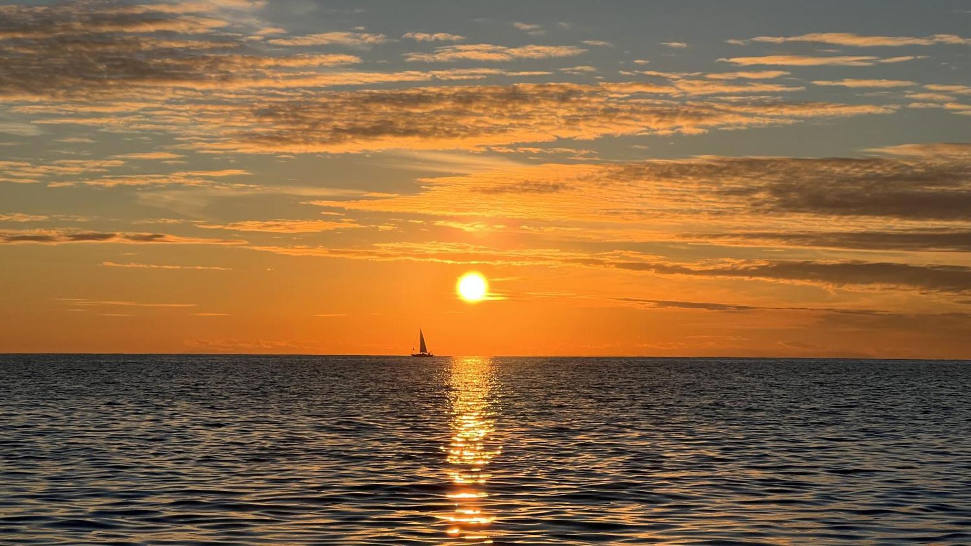 Sunset Bay Panzió Torre Suda Kültér fotó