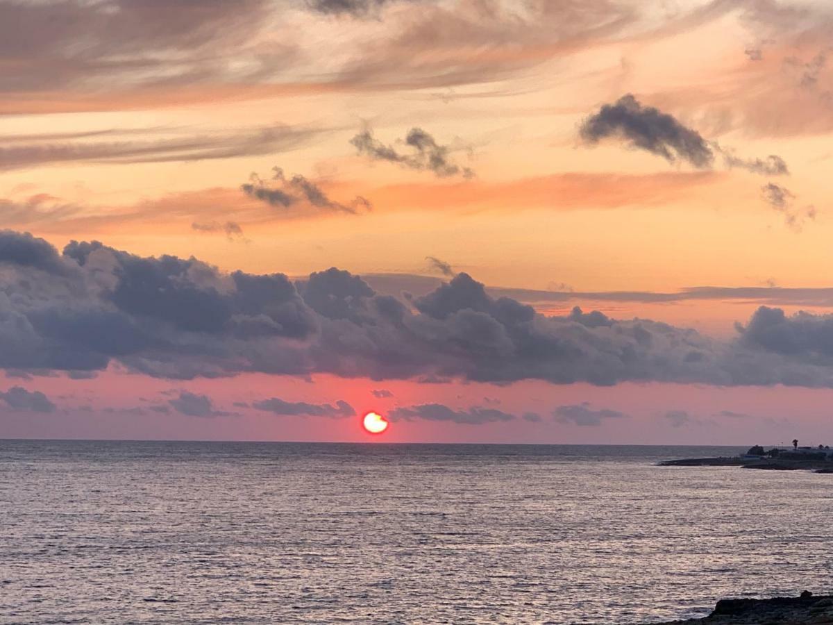 Sunset Bay Panzió Torre Suda Kültér fotó